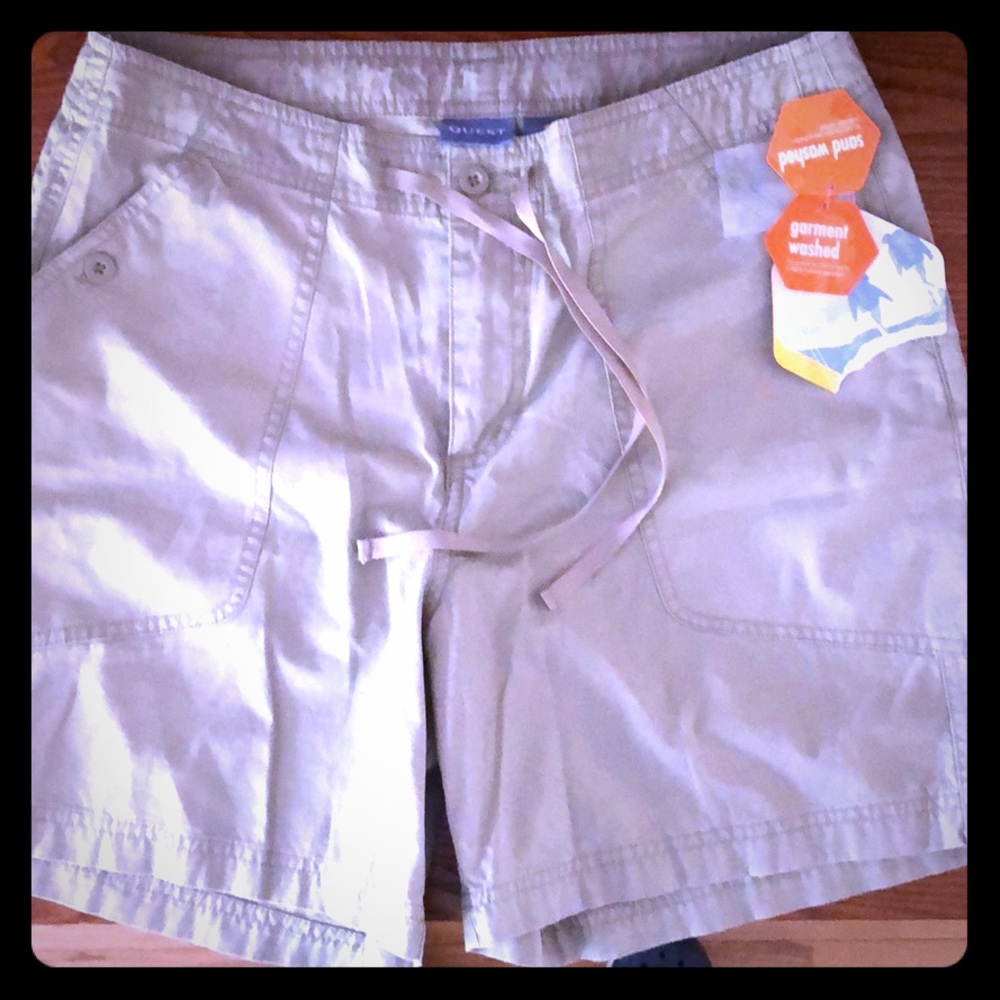 Quest kaki shorts NWT size 10 with inseam 6inches